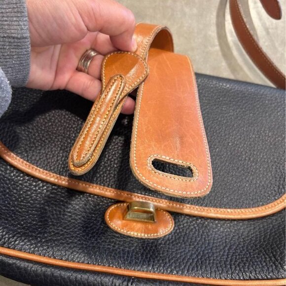Vintage DOONEY & BOURKE bag. Unique closure. Brass hardware. True navy/brown. - Picture 3 of 10